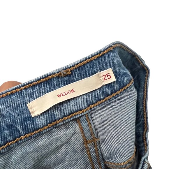 Levis Womens Wedgie Icon Fit in These Dreams Button Fly Jeans Size 25 - Picture 2 of 5